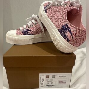 Burberry sneakers : size 36.5 or 6.5